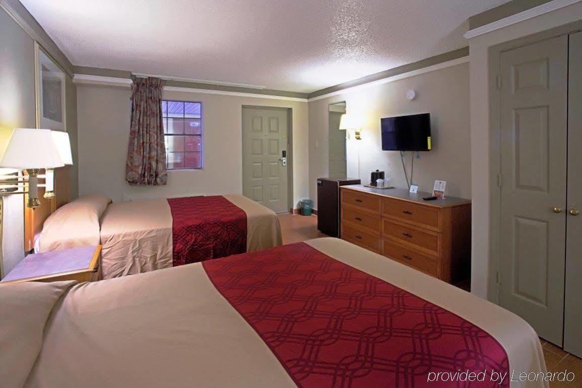 Howard Johnson By Wyndham Atlanta College Park Extérieur photo