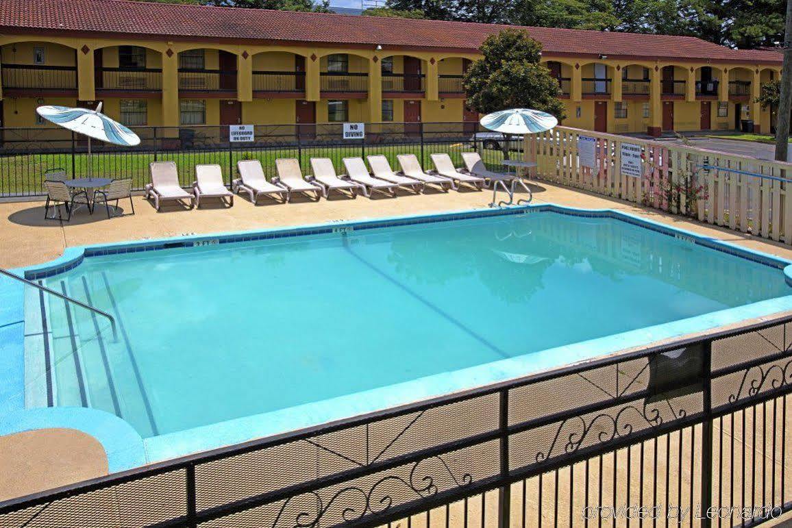 Howard Johnson By Wyndham Atlanta College Park Extérieur photo
