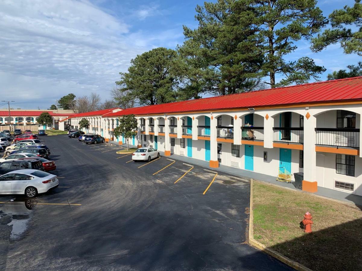 Howard Johnson By Wyndham Atlanta College Park Extérieur photo