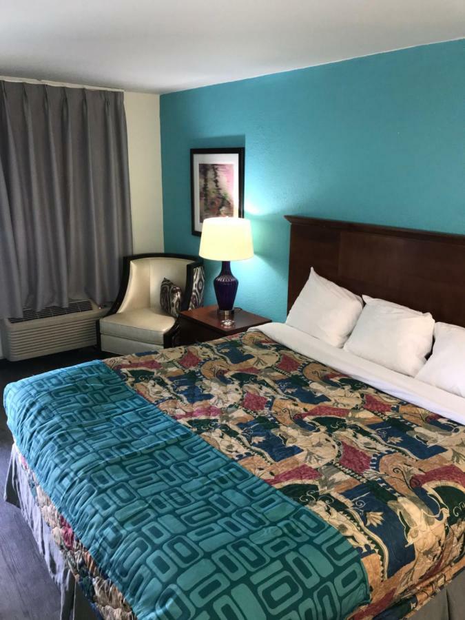 Howard Johnson By Wyndham Atlanta College Park Extérieur photo